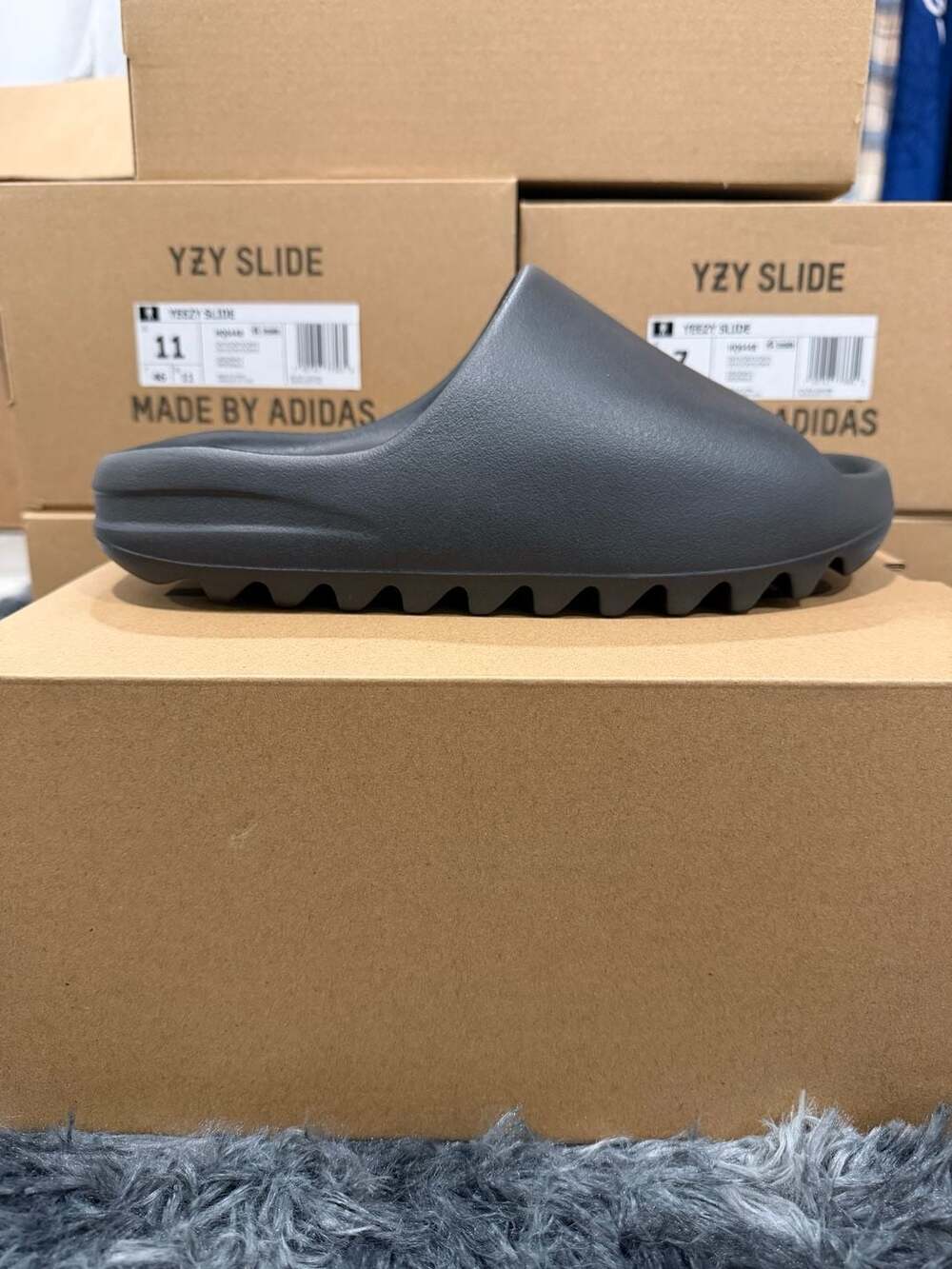 Adidas Yeezy Slide Onyx Size 8 HQ6448